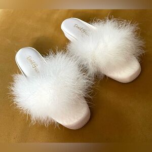 Daniel Green VINTAGE White Satin Slippers Marabou Feathers Slip On 7.5